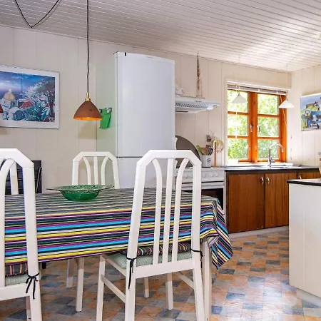 6 Person In H Jslev By Traum *